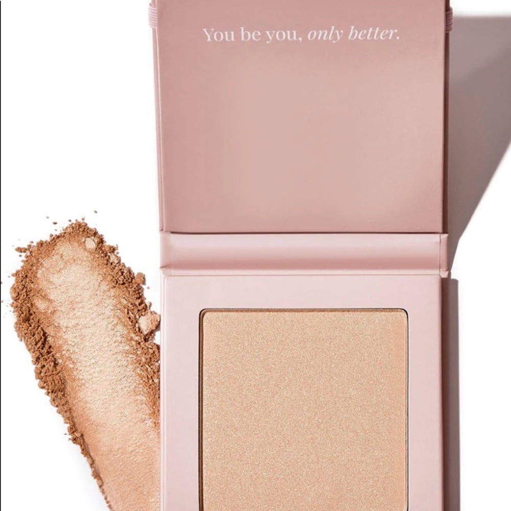 🛍🛍🎉🎉NWT MOTD HIGHLIGHTING PALETTE!